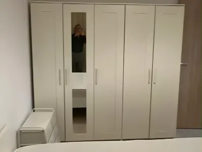 hol generos cu oglindă mare apartament inchiriere Sector 5 București